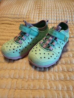 Stride Rite Kids Mint Green Sneakers with Lavender Trim